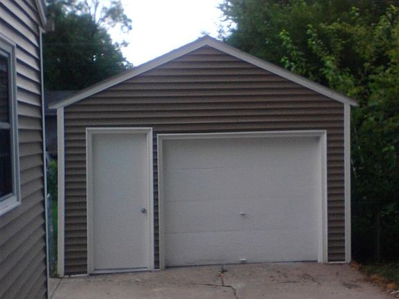 5th image of 906 W 32nd Ave