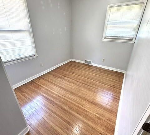 5th image of 2012 Brookview Dr