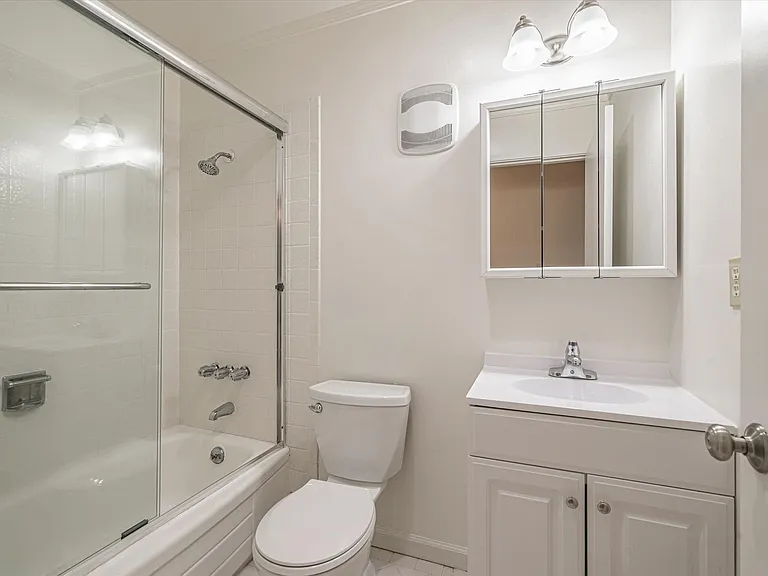 1648 Filbert St — Photo 14