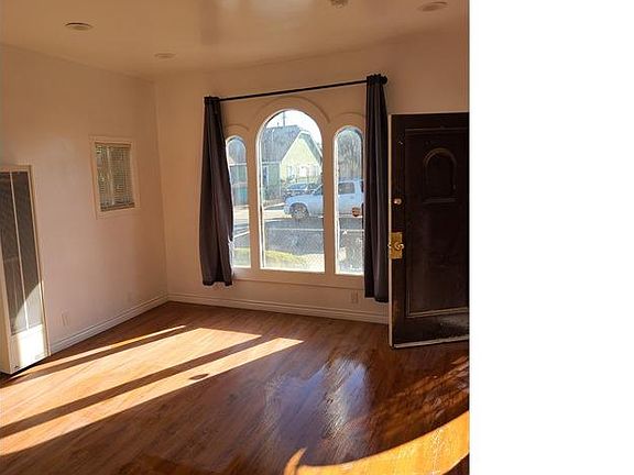 3rd image of 1211 W 64th St
