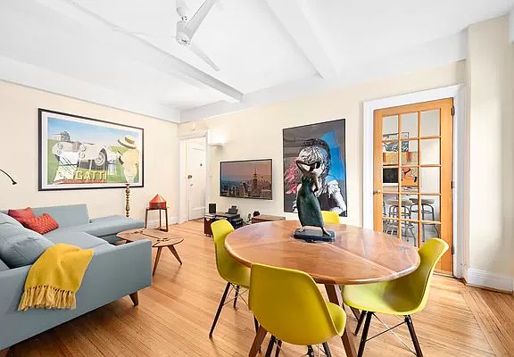 2nd image of 215 W 75th St APT 5D