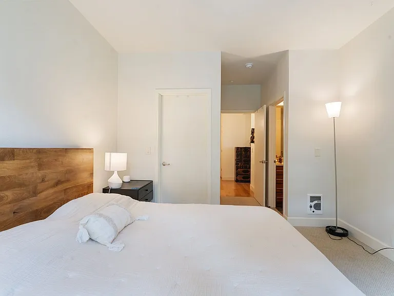 1125 NW 9th Ave #302 — Photo 36