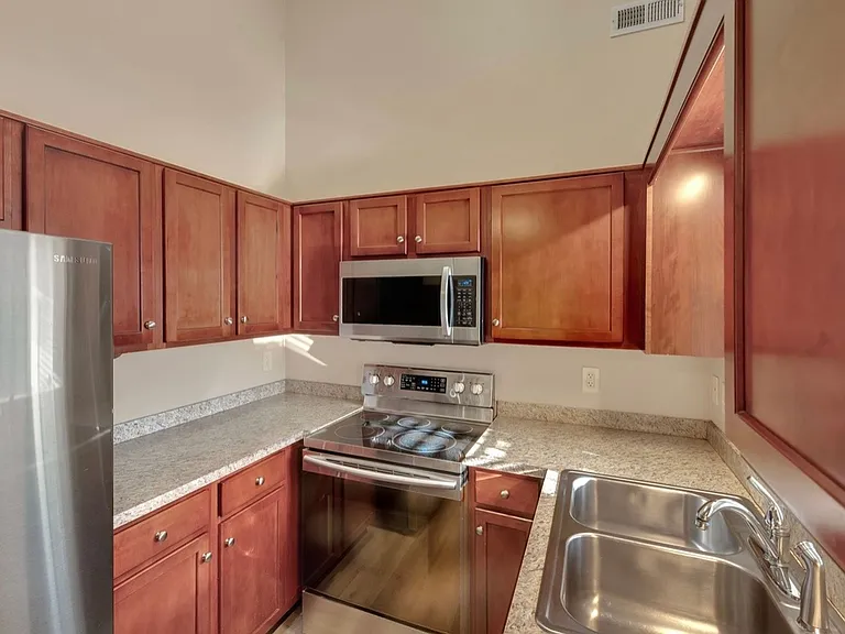 807 E Main St — Photo 13