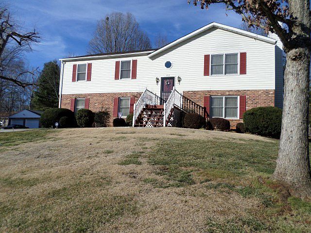 1st image of 203 Whistlewood Ct