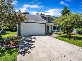 196 Parsons Ln, Rochester Hills, MI 48307