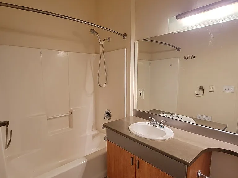 511 7th Ave #205 — Photo 9