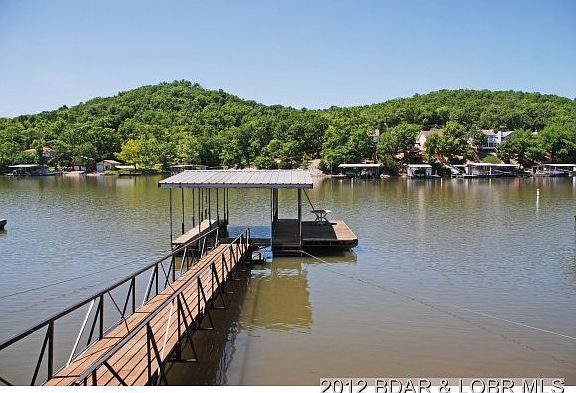 3rd image of 570 Utica Dr