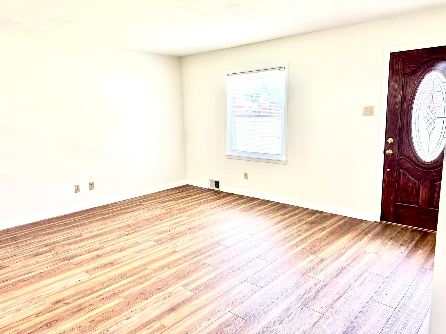 2 bed, 750 sqft, $1,150 — Photo 3