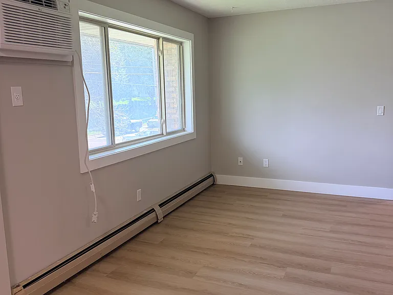 1409 Shakopee Ave E #2 — Photo 5