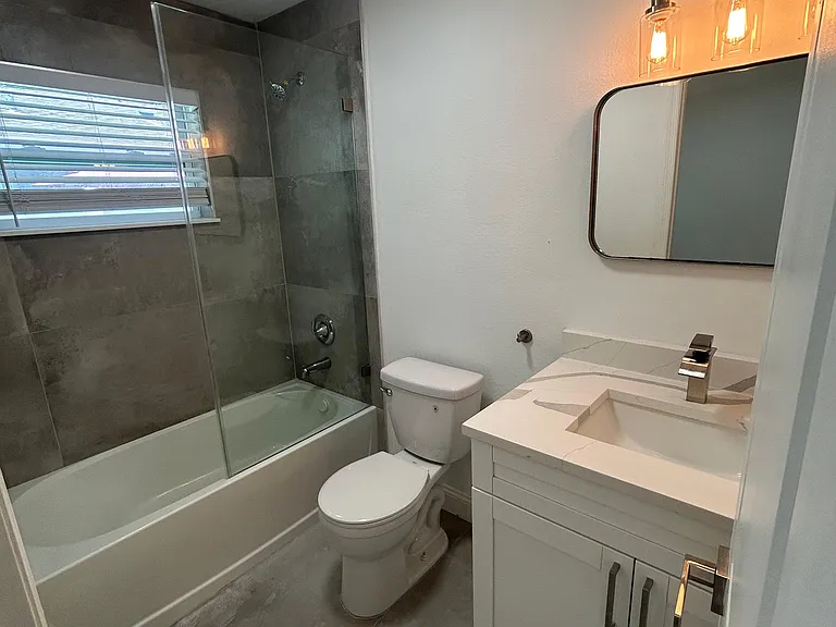 636 Lake Palms Dr #B — Photo 17