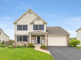 1213 Briarwood Ln, Sandwich, IL 60548