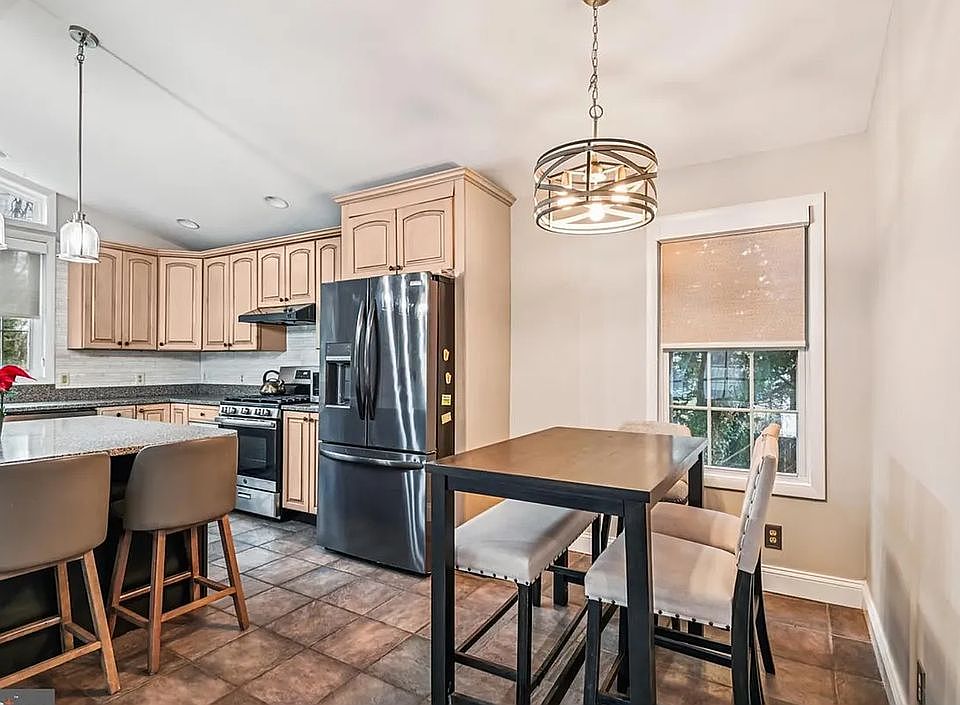 1st image of 6246 Woodland Rd