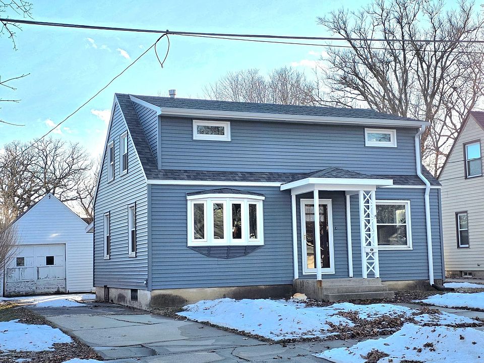 1st image of 635 10th St NE