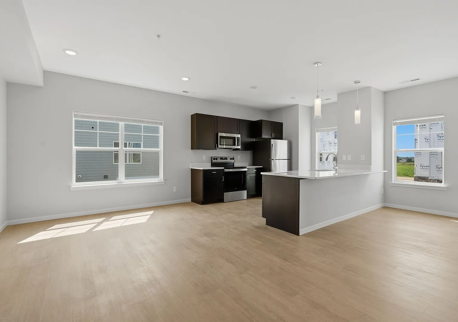 Big Ben Townhomes Brand New 3 Bedroom Townhome | Attached 2-Stall Garage — Photo 4