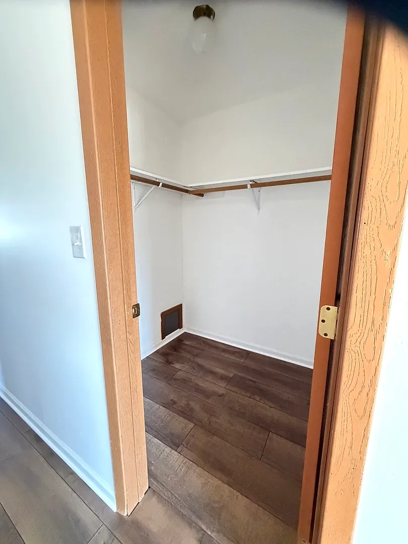 2 bed, 1000 sqft, $1,950 — Photo 3
