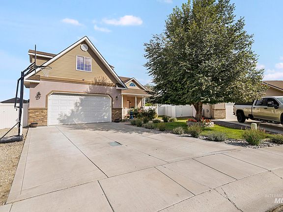 3rd image of 2213 Alex Dr