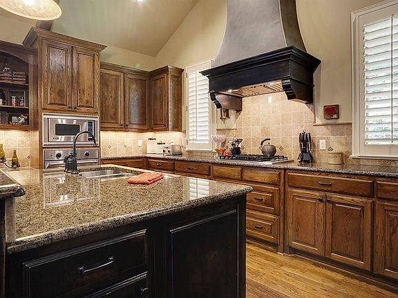 5th image of 2908 Montebello Dr