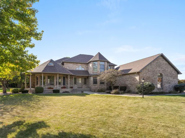 37 Lake View Dr, Fairbury, IL 61739