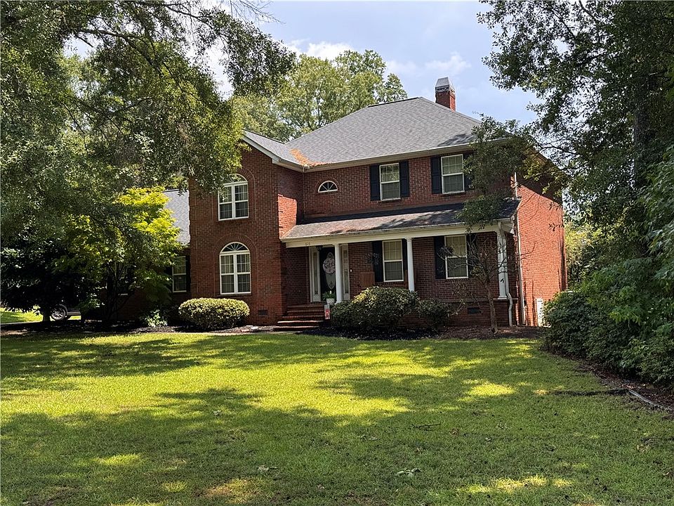 1st image of 616 Pinehollow Dr