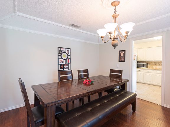 5th image of 4017 Bandera Dr
