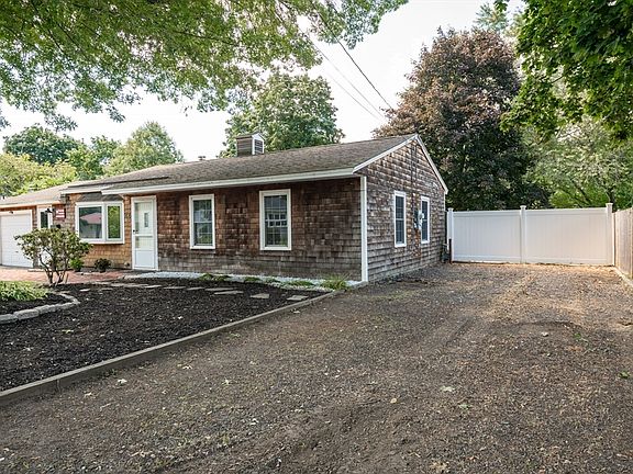 3rd image of 42 Avery St