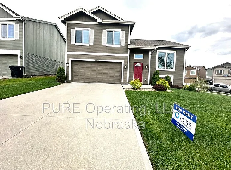 7605 N 92nd Ave — Photo 1