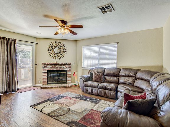 3rd image of 211 Sandpiper Dr