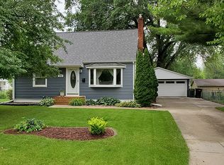 1503 Sunnyside Dr, Cedar Falls, IA 50613