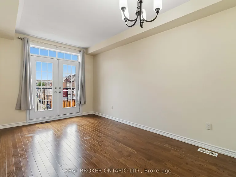 27 McCartney St #MAIN — Photo 5