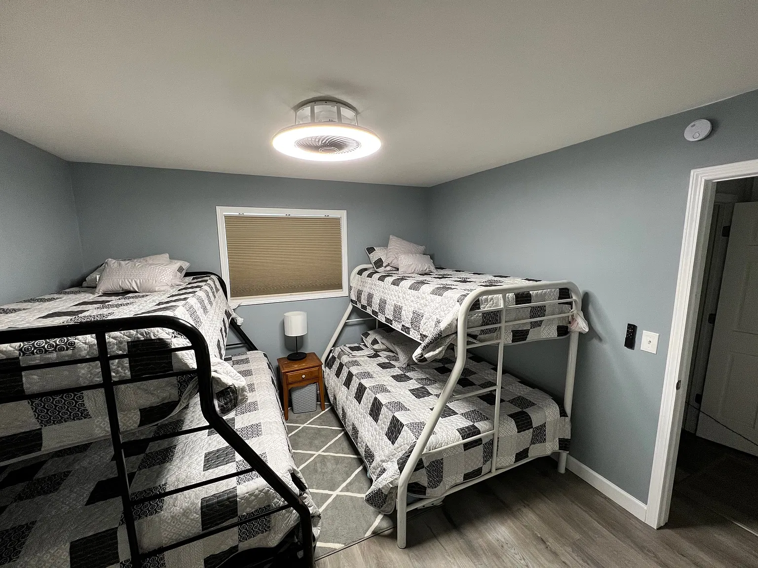 3 bed, 1120 sqft, $2,100 — Photo 4