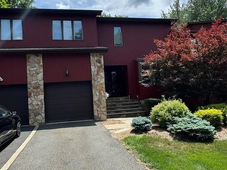 244 Butternut Dr — Photo 2