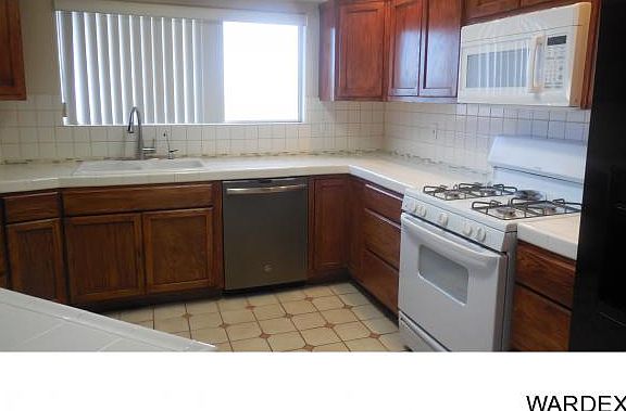 2nd image of 1832 E Fairway Dr