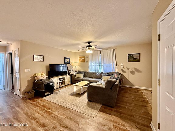 2nd image of 1640 Maple View Way