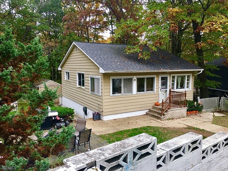 33 Tufts Trl, Hopatcong, NJ 07843 Zillow