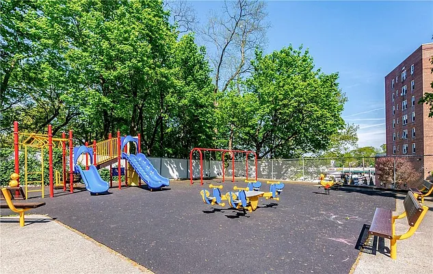 Sold by Re/Max In The City | media 13