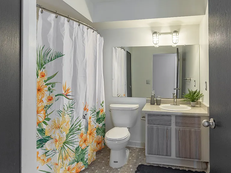 Farmington View Apartments - Farmington Hills, MI — Photo 5