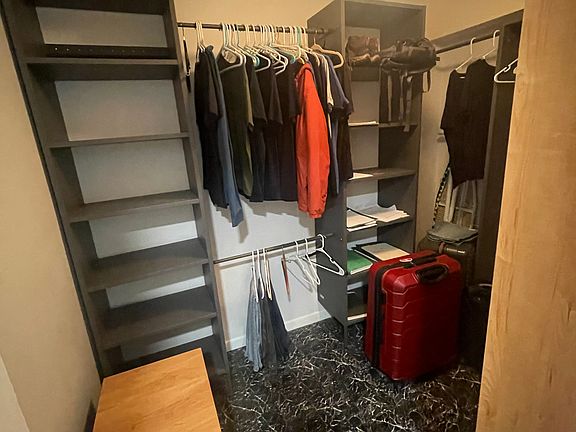 Walking closet