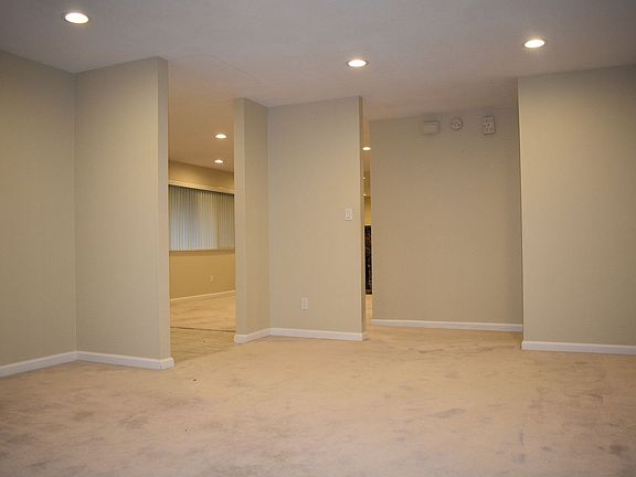 4th image of 3921 Smithfield Way
