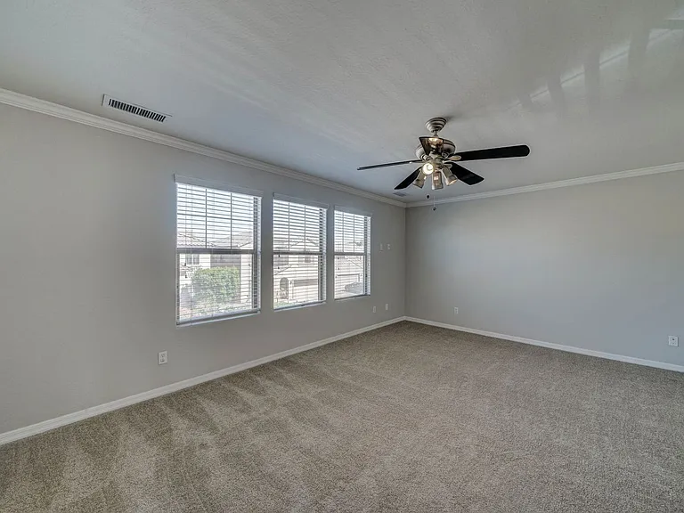 2143 W Marconi Ave — Photo 24