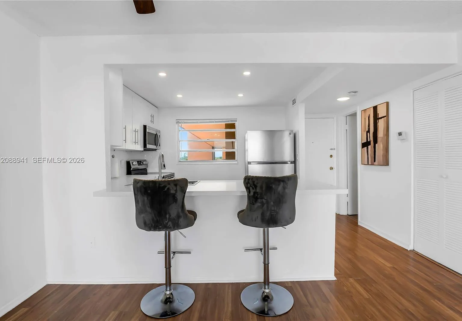 Three Seasons Condo Bldg — Photo 1
