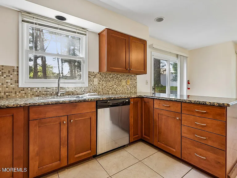 157 Northampton Dr — Photo 20