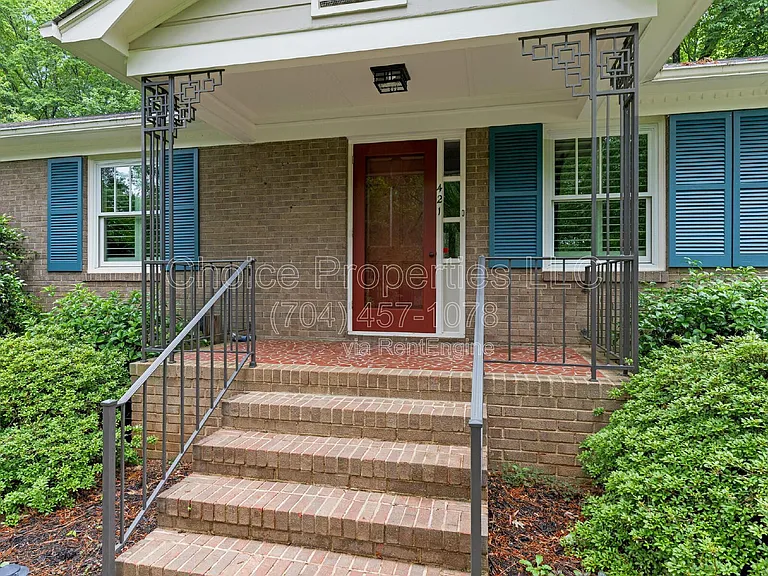 421 Blairmore Dr — Photo 2