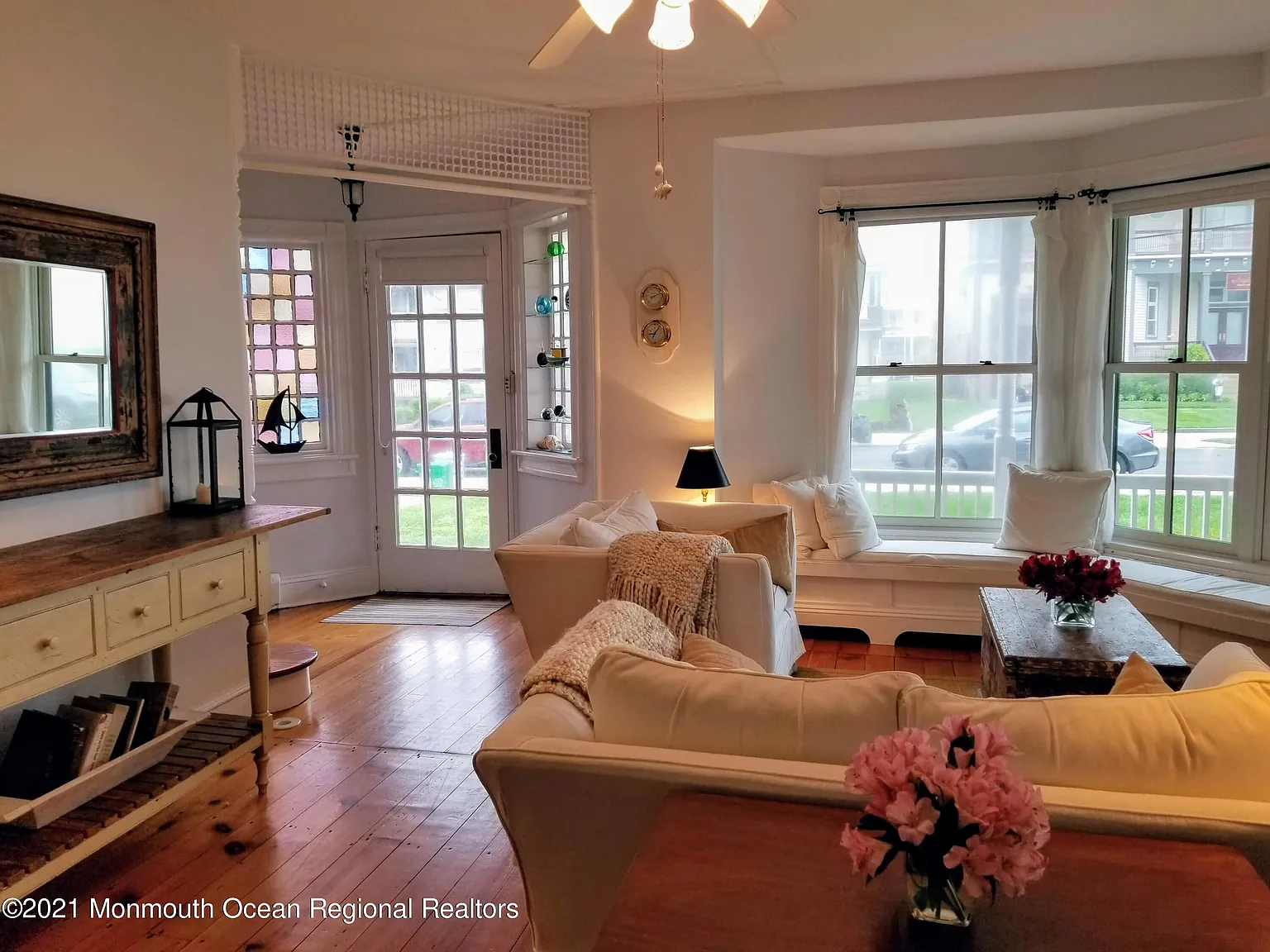 3 bed, 2.5 bath, 2058 sqft, $4,000 — Photo 3