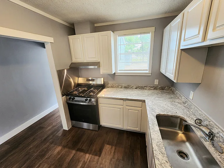 1316 Dexter Ave — Photo 5