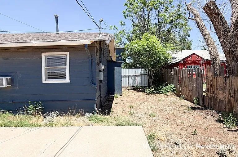 1805 Avenue V — Photo 16