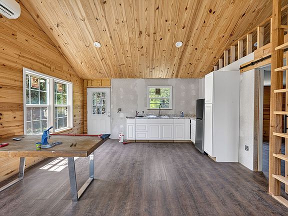 4th image of 1066 High Point Dr