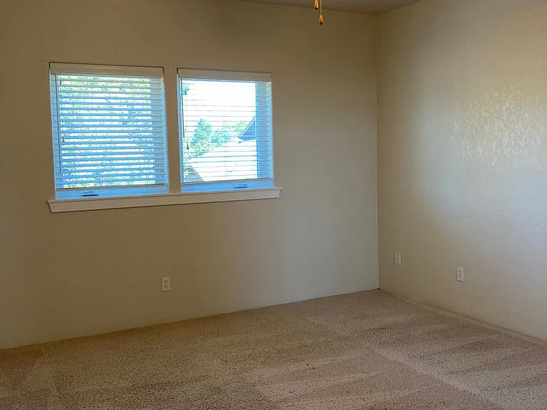 806 SW Kinsington Ct — Photo 15