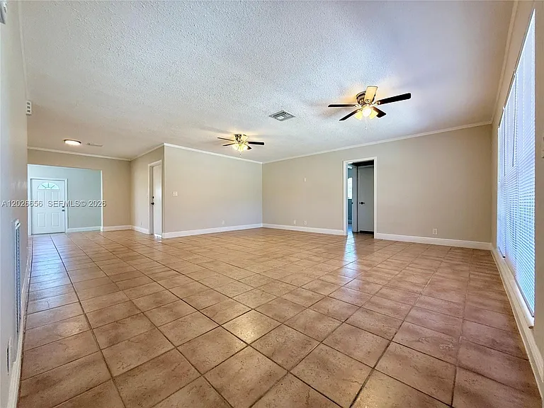 206 SE 3rd Pl — Photo 9