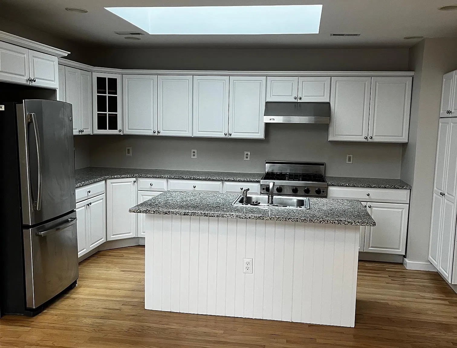 2 bed, 1100 sqft, $4,160 — Photo 2