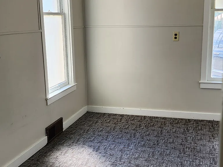 1006 W Franklin St #100 — Photo 11